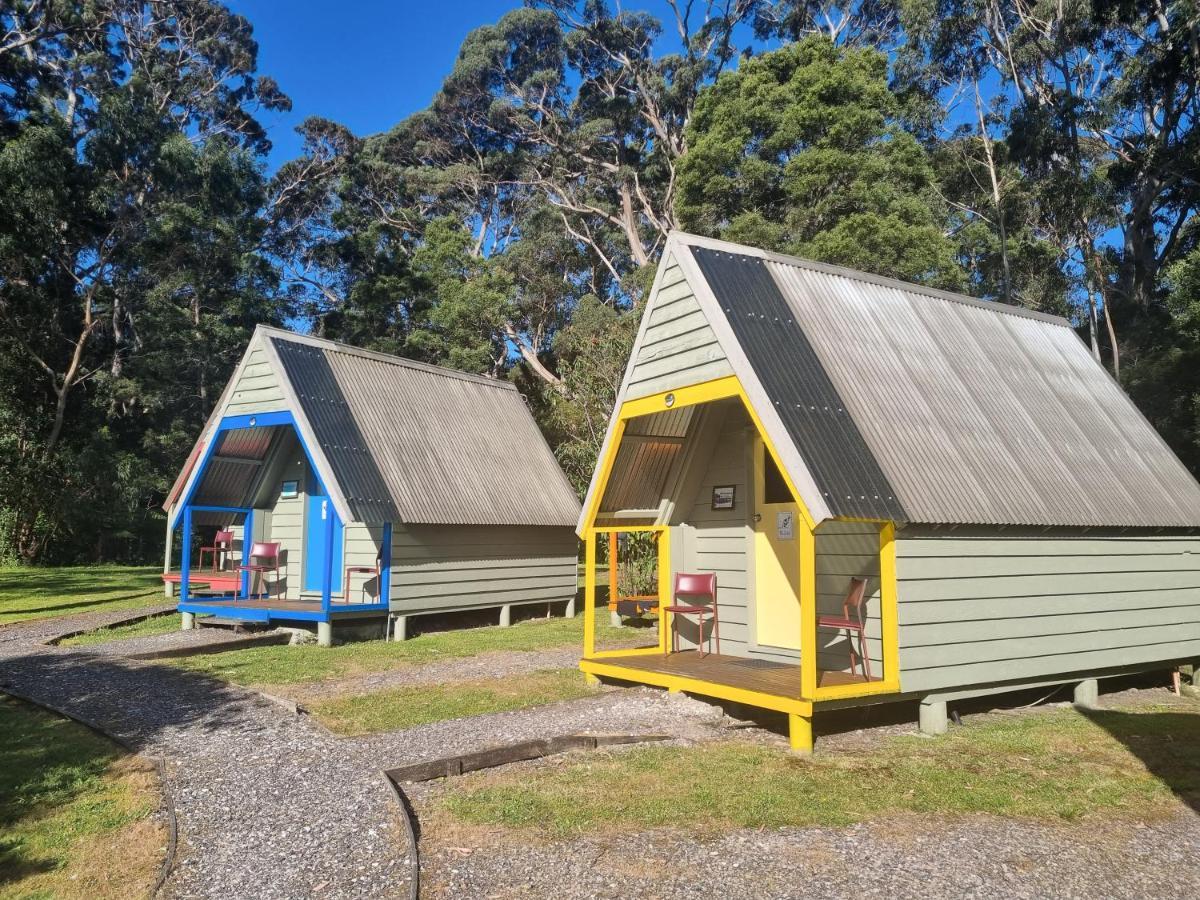 Strahan Backpackers Hotel Exterior photo