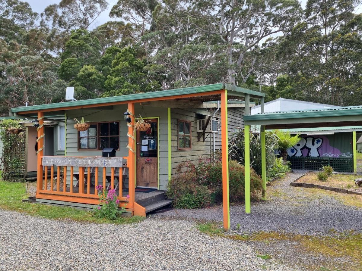 Strahan Backpackers Hotel Exterior photo