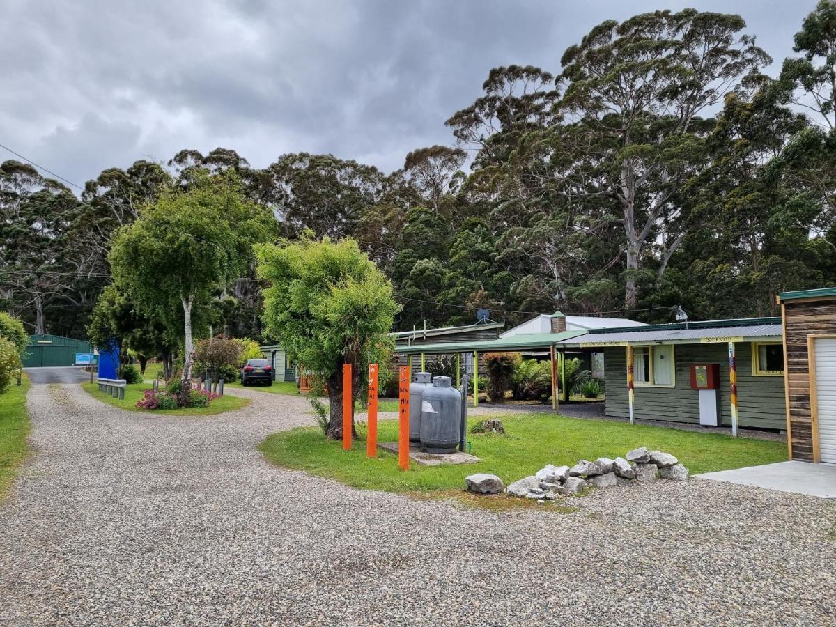 Strahan Backpackers Hotel Exterior photo