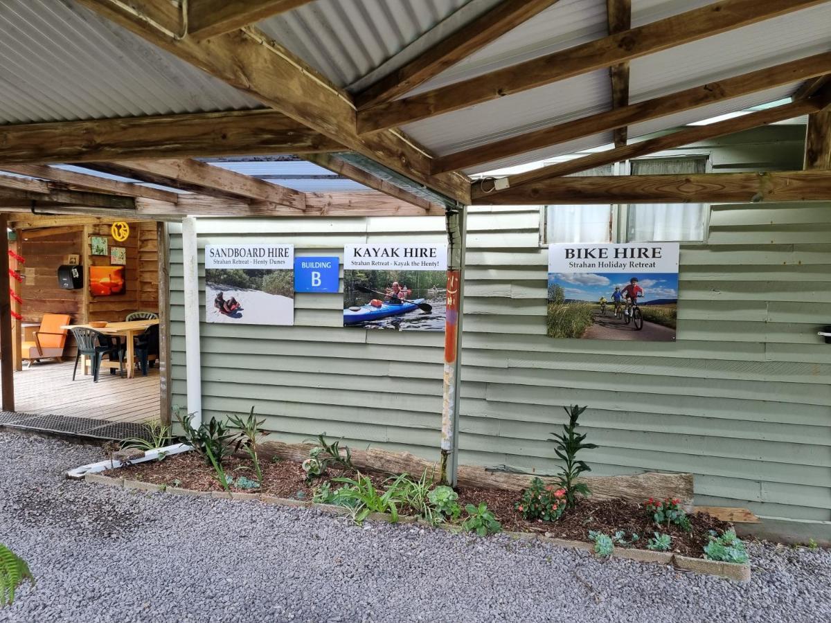 Strahan Backpackers Hotel Exterior photo